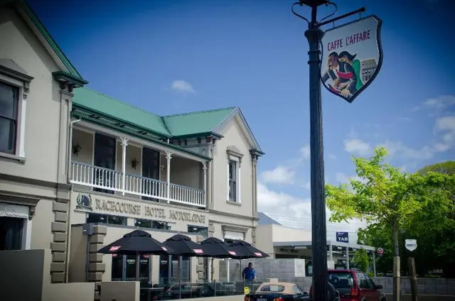 The Racecourse Hotel Motorlodge