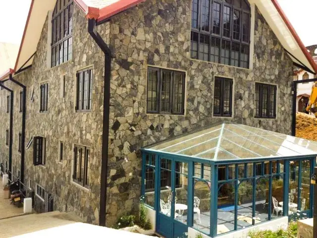 Daffodils Hotel