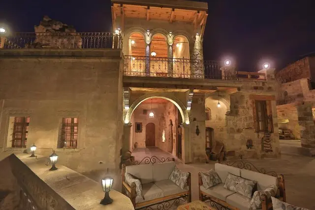 Ab U Hayat Cave Suites