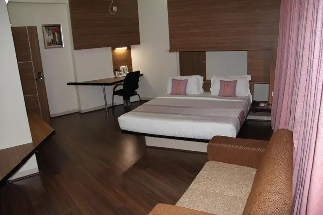 Hotel Grand Bee
