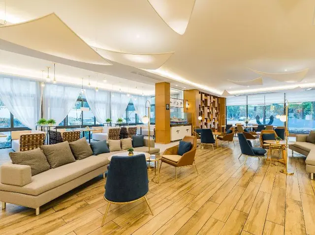Atour Hotel (Weihai City Hall)