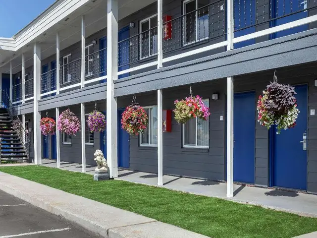 Rodeway Inn & Suites