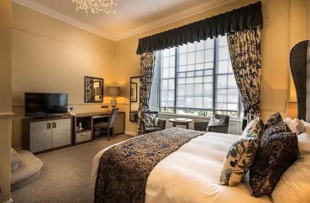The Golden Fleece Hotel