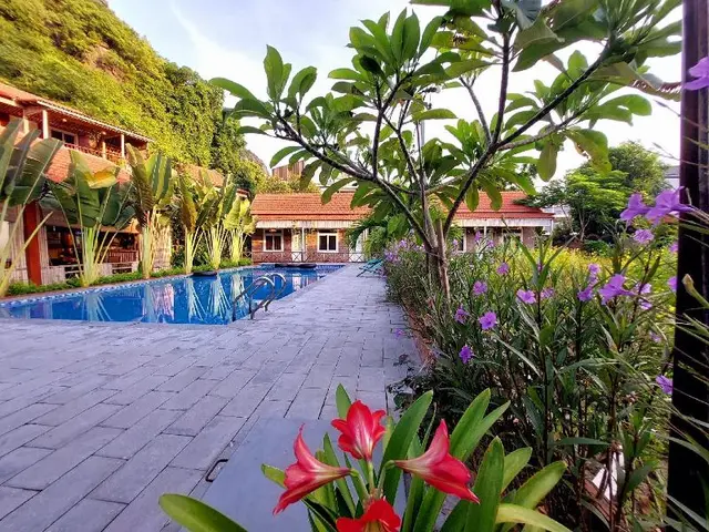 Ninh Binh Mountain Side Homestay & Cafe
