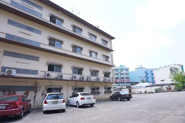 Sri Chumphon Hotel