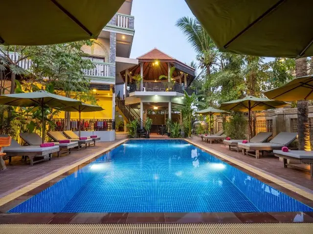 Reveal Courtyard In Reveal Angkor
