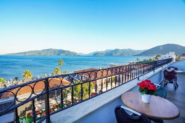 Aurasia Sea Side Hotel