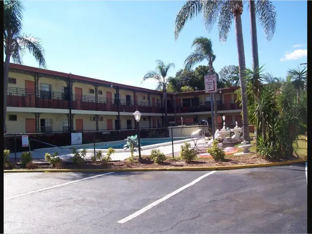 Econo Lodge St. Petersburg Central