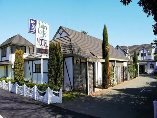 Tudor Lodge Motel