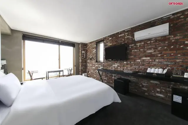 B&F Hotel