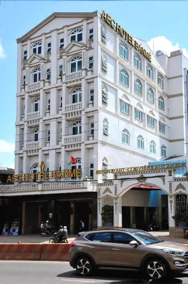 Aec Hotel Ban Me