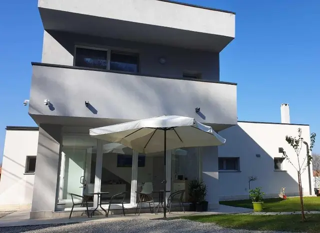 Crystal Bed And Breakfast