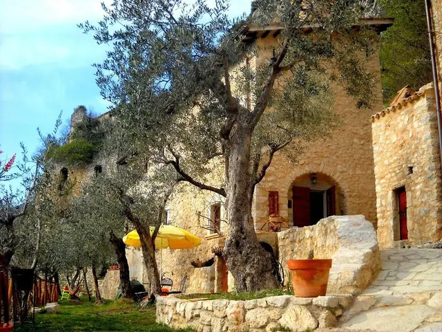 Guesthouse Runcini Dormire In Un Borgo Medievale