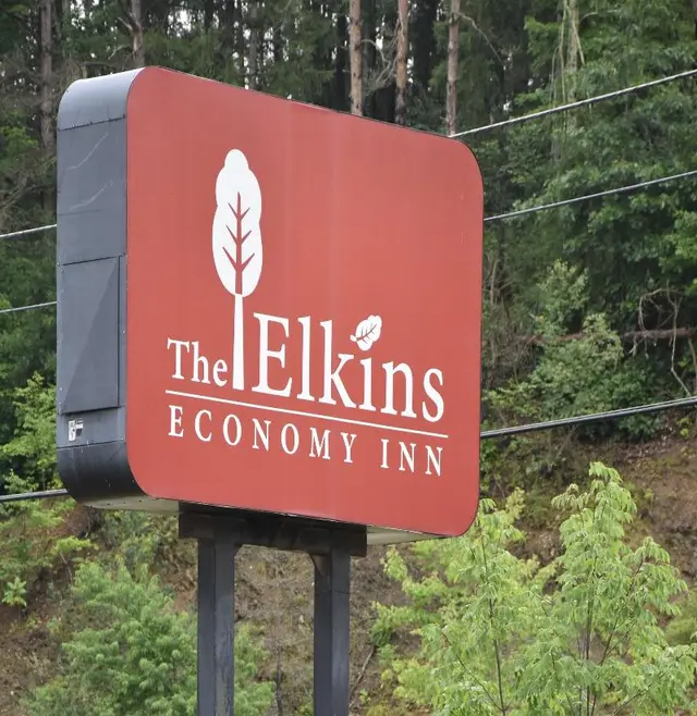 Elkins Economy Inn