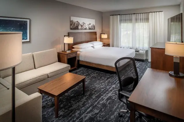 Delta Hotels By Marriott Huntington Mall