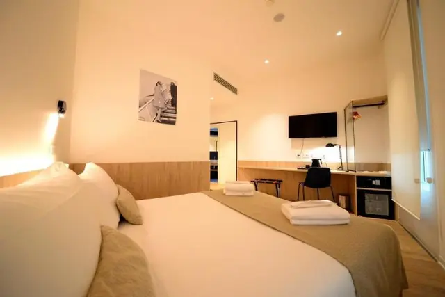 HelloSky Air Rooms & Lounge