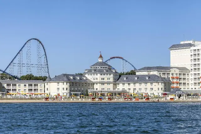 Cedar Point's Hotel Breakers