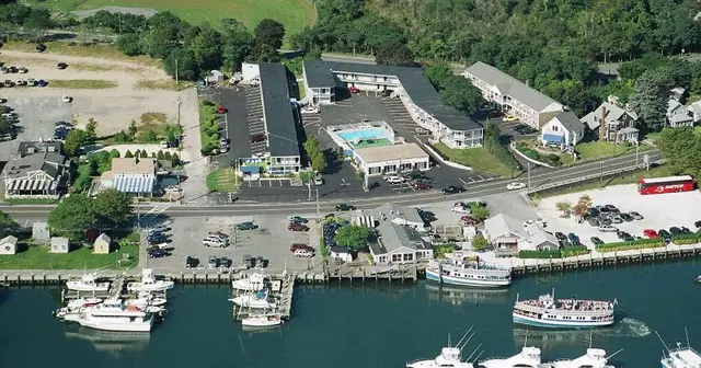 Hyannis Holiday Motel