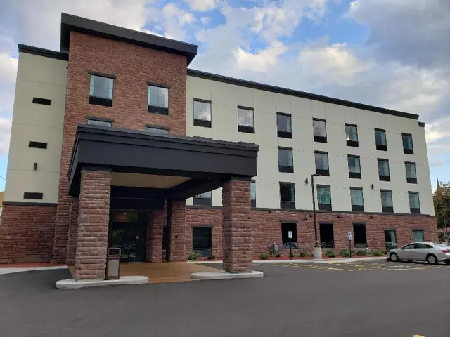Cobblestone Hotel And Suites Janesville