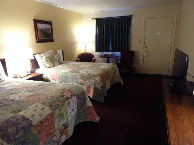 Bird-in-Hand Family Inn