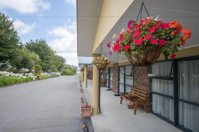 Antonio Mews Motel