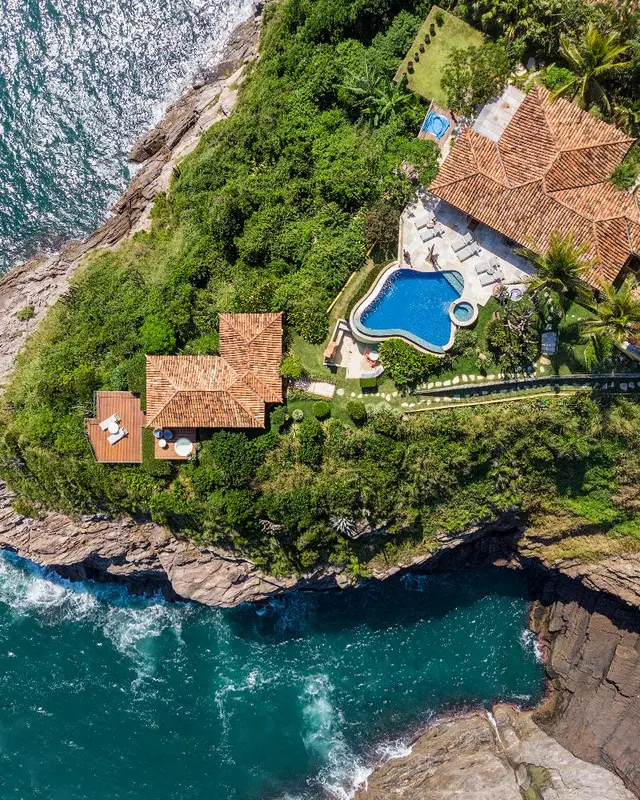 Cliffside Luxury Inn
