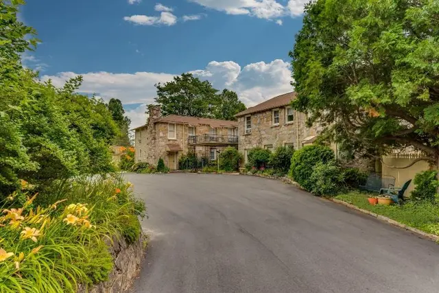 Echo Mountain Inn