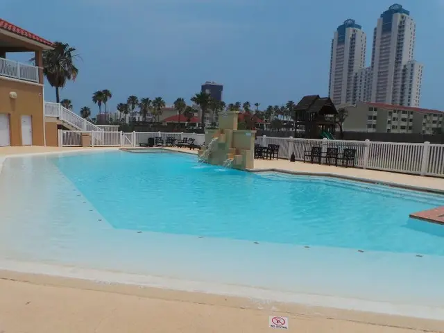 La Isla Condominiums By Cheap Getaway