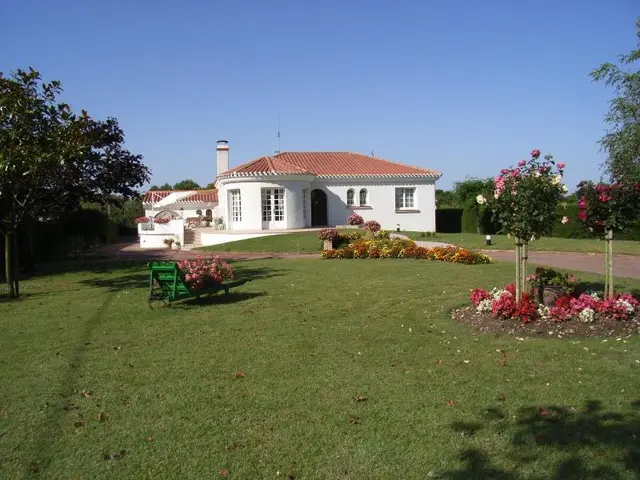 Chez Bernadou - Near Abbey Notre Dame de la Chaume