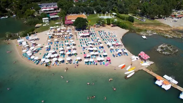 S3 Seahorse Beach Club & Hotel