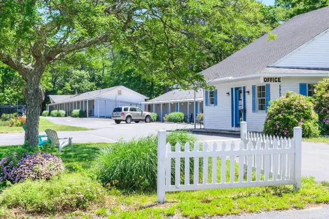 Blue Dolphin Inn