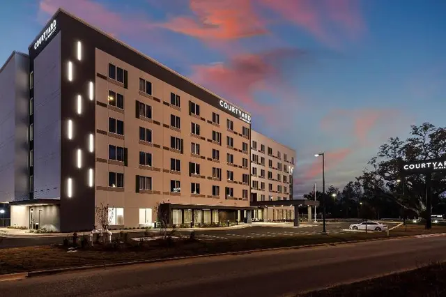 Courtyard By Marriott Pensacola West