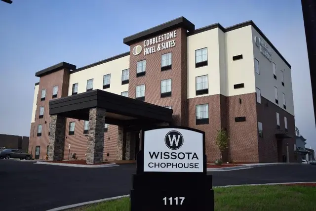 Cobblestone Hotel & Suites – Stevens Point