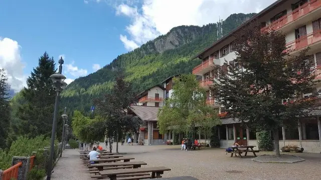 Bella Italia & Efa Village