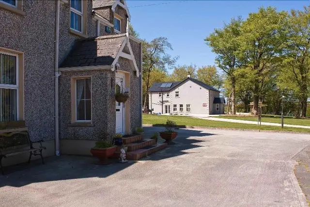 Groarty House & Manor B&B