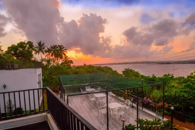 Villa Baywatch Rumassala