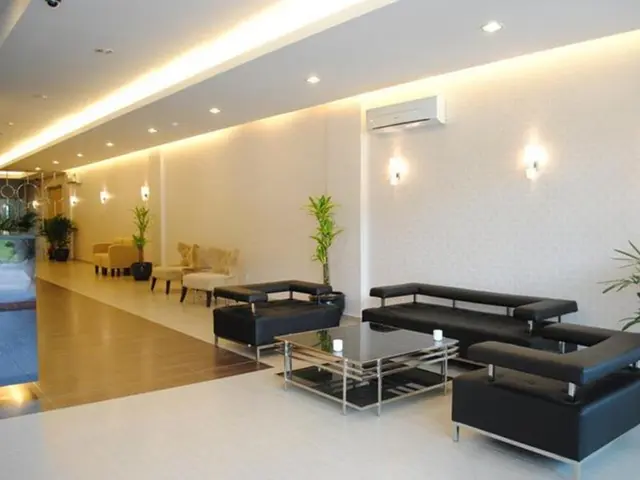 Uptown Imperial Hotel
