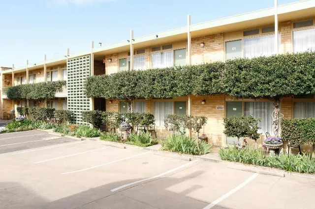 Mid City Motor Inn