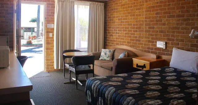 Town & Country Motor Inn