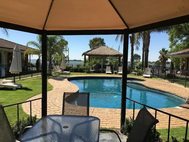 Capricorn Motor Inn