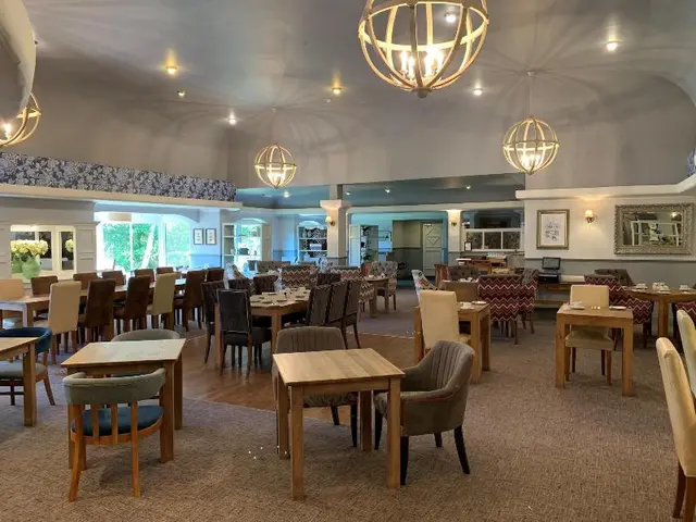 Potters Heron Hotel