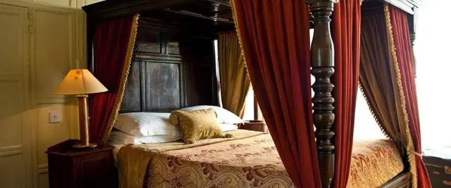 Ravenwood Hall Hotel