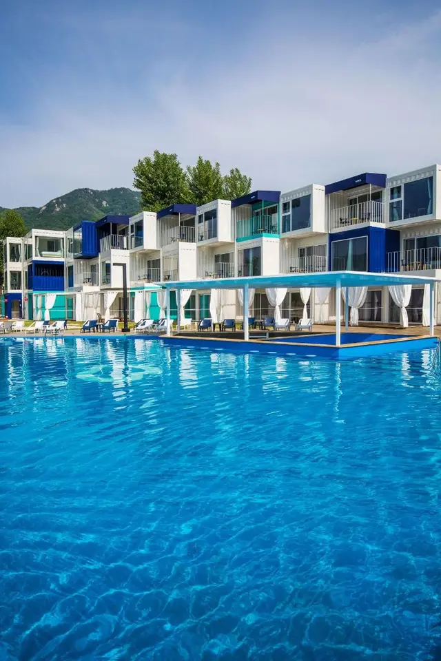Parotia Hotel