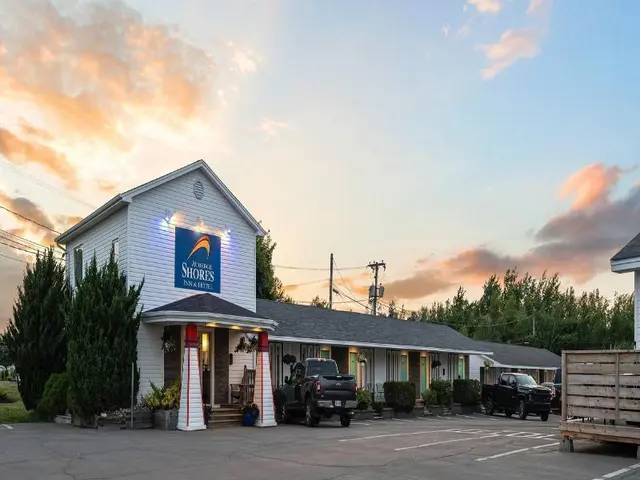 Auberge Shores Inn & Hotel