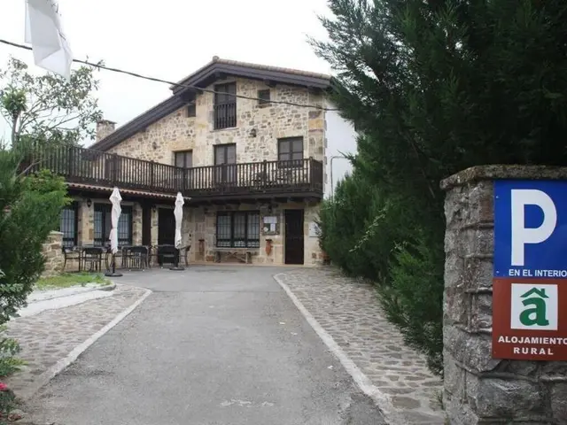 Posada Y Apartamentos Trebuesto De Guriezo