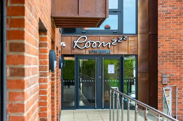 Roomzzz York City