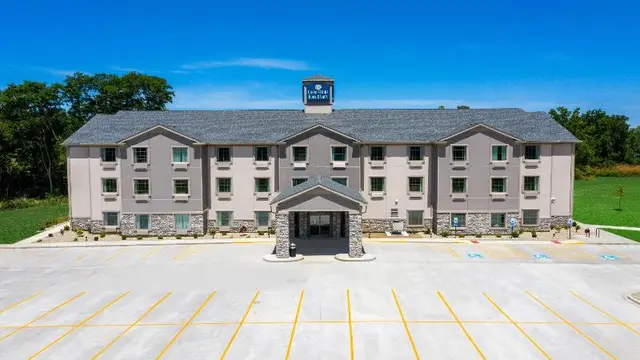 Cobblestone Hotel & Suites - Urbana