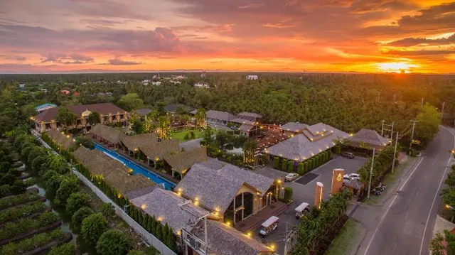 Khum Damnoen Resort