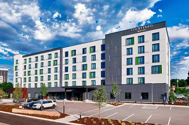 Courtyard By Marriott Minneapolis West