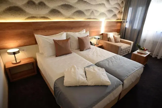Santiny Hotel & Restaurant